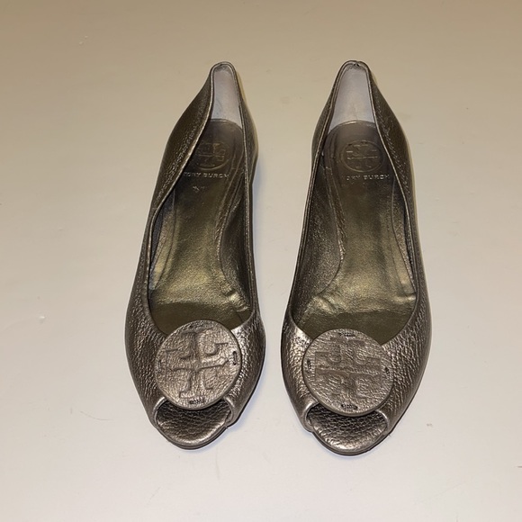 Tory Burch Pewter Leather Peep Toed Flats - Women’s Size 8.5 - Picture 3 of 9